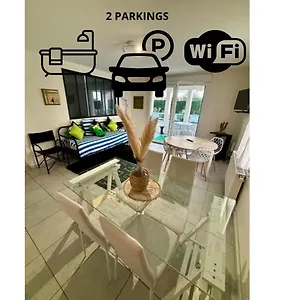 3 Chambres, Metro Tram A 50 M, Parking Prive ! Vaulx-en-Velin